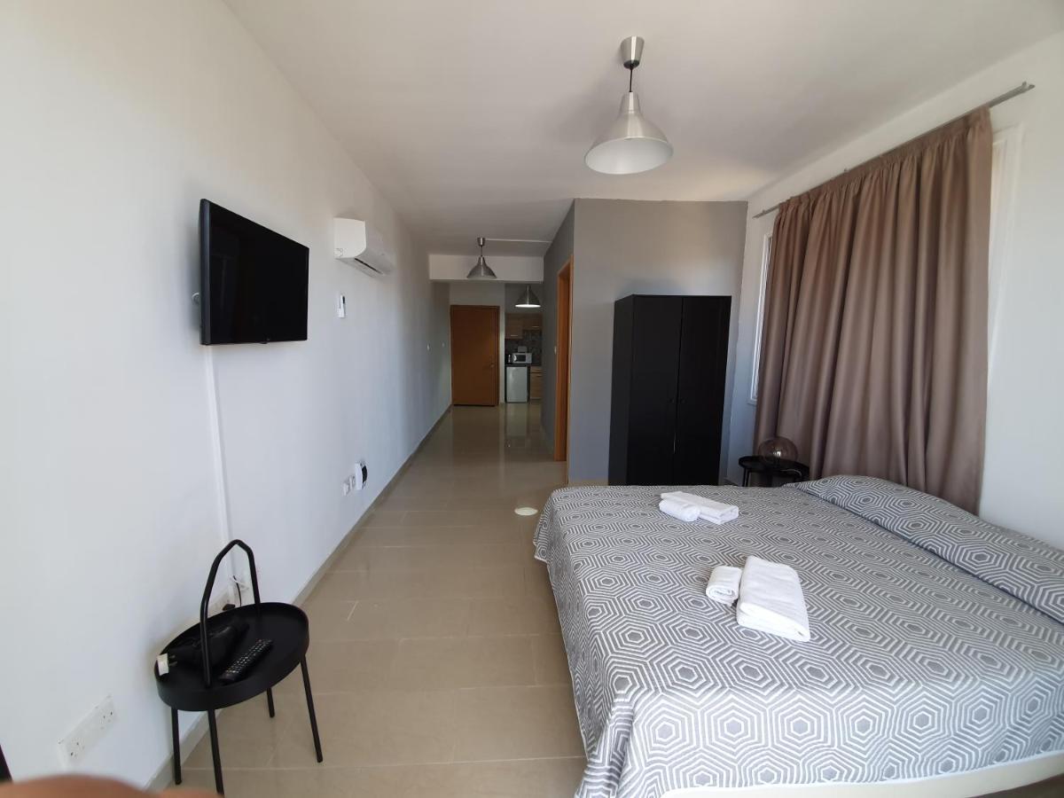 Valentinos Apartments Paphos Exteriör bild