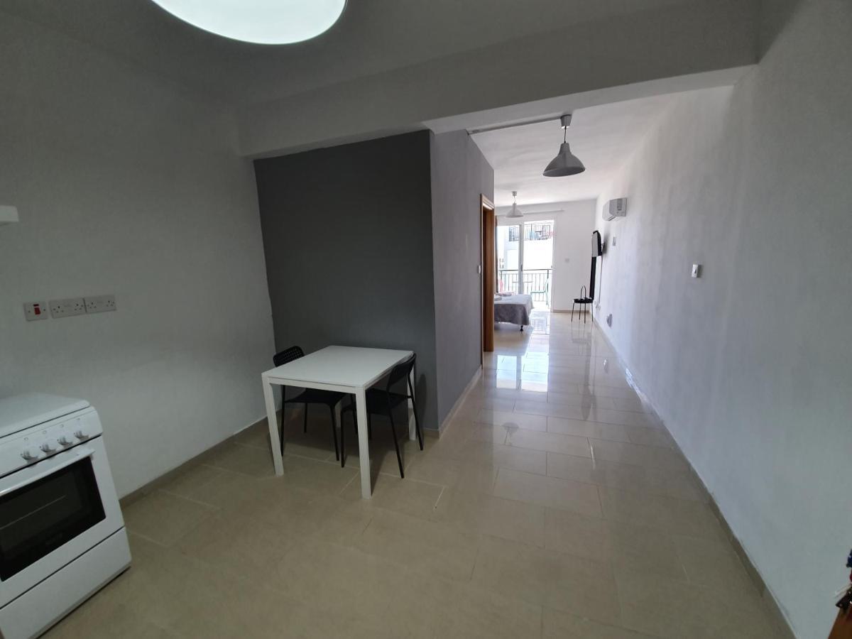 Valentinos Apartments Paphos Exteriör bild