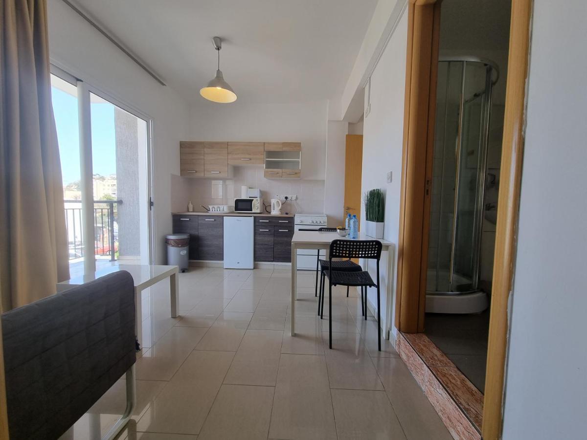 Valentinos Apartments Paphos Exteriör bild