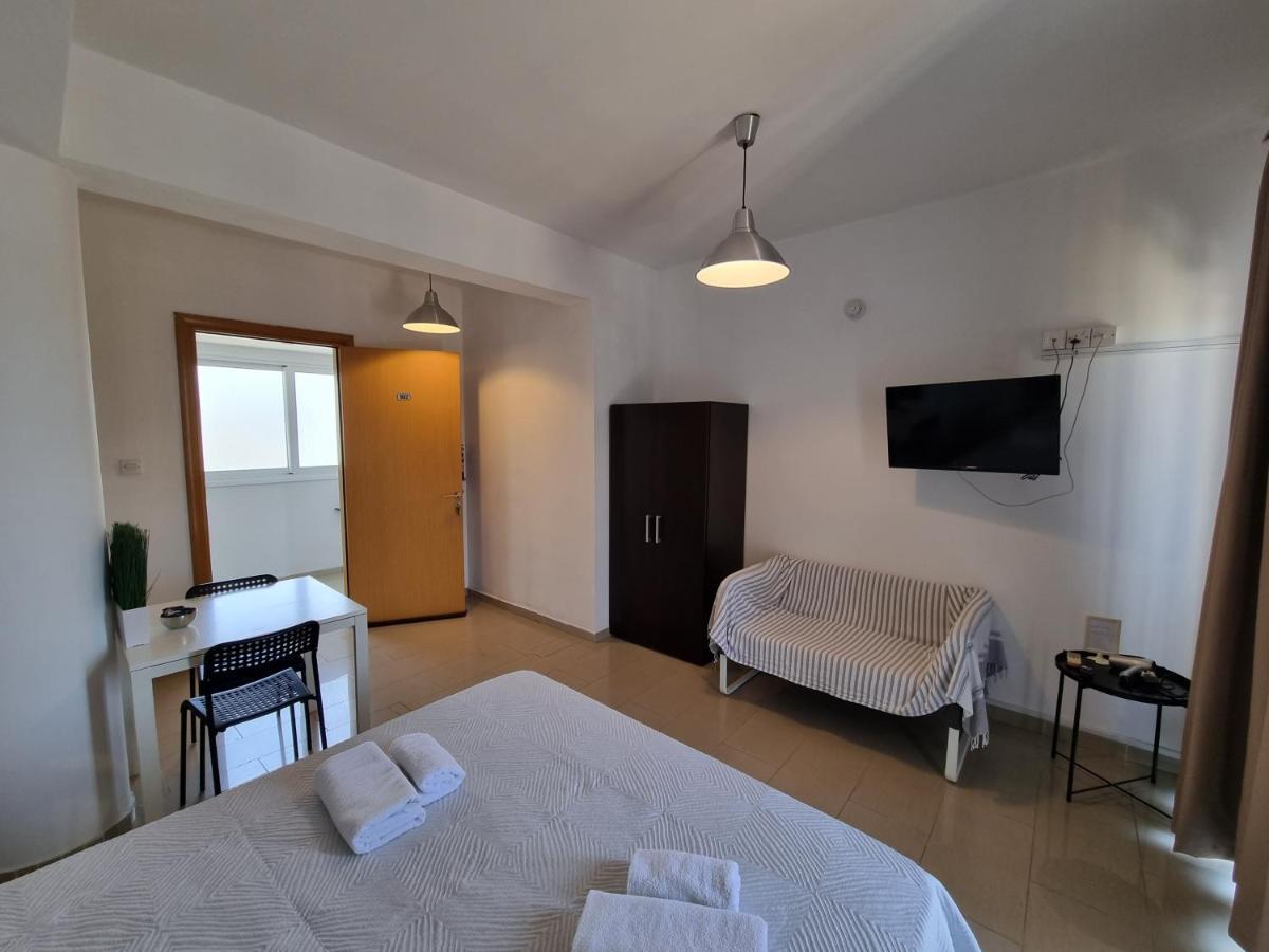 Valentinos Apartments Paphos Exteriör bild