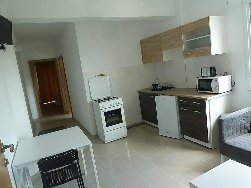 Valentinos Apartments Paphos Rum bild