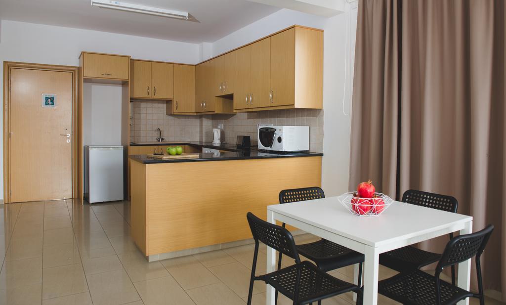 Valentinos Apartments Paphos Exteriör bild