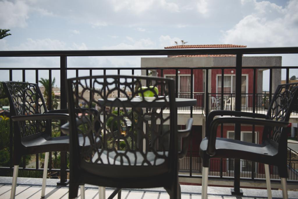 Valentinos Apartments Paphos Exteriör bild