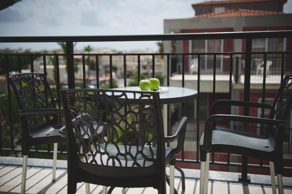 Valentinos Apartments Paphos Exteriör bild