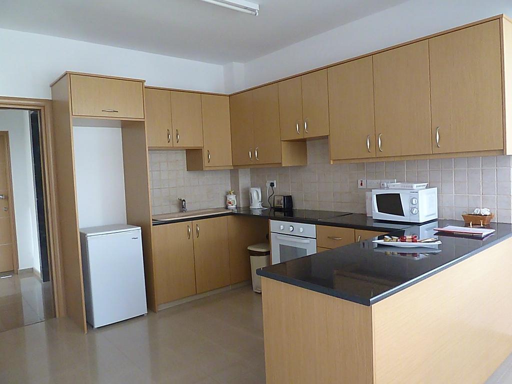 Valentinos Apartments Paphos Rum bild