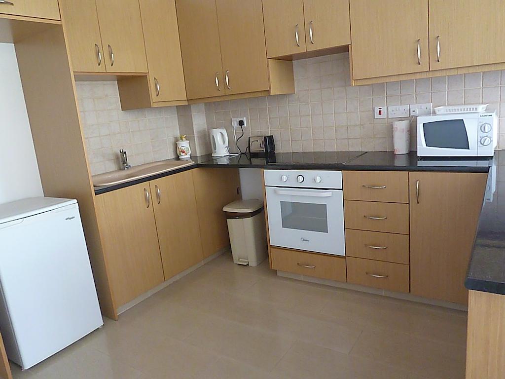 Valentinos Apartments Paphos Rum bild