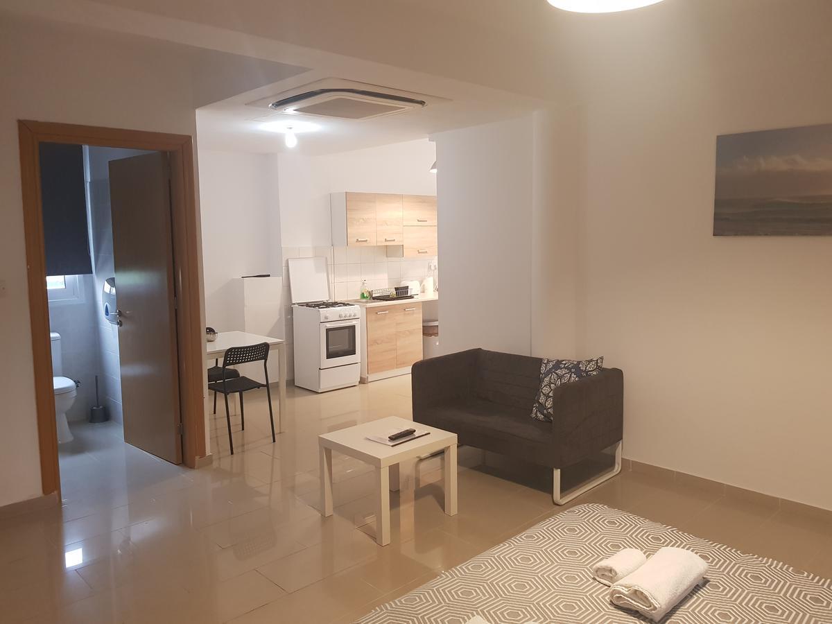 Valentinos Apartments Paphos Exteriör bild