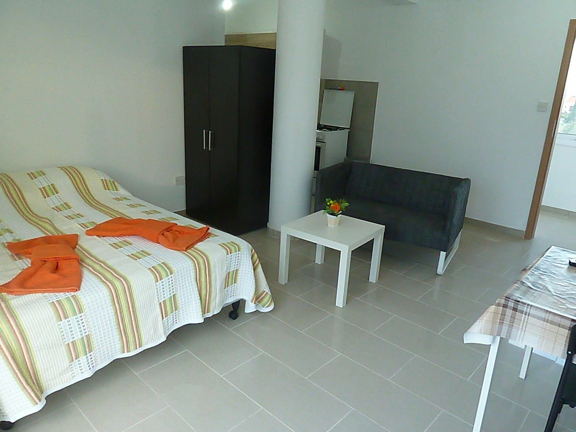 Valentinos Apartments Paphos Exteriör bild